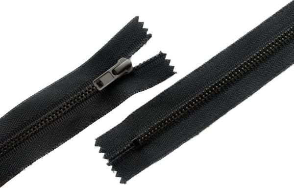 Metalinis užtrauktukas 18 cm Nr. 4 juodas "B"