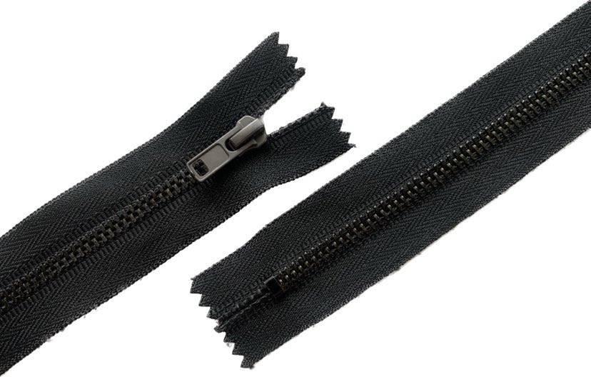 Metalinis užtrauktukas 18 cm Nr. 4 juodas "B"